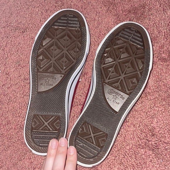 Size 8 red converse worn once for like an hour lol - Picture 3 of 3